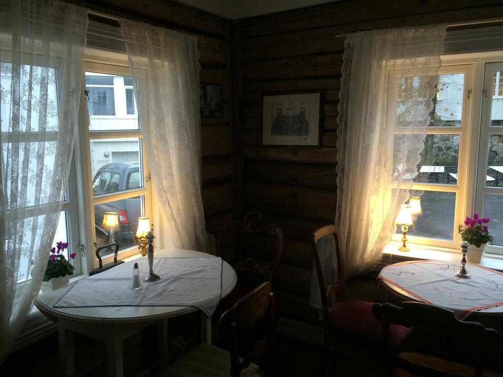 Gjestehuset Ibsen Grimstad  Exterior foto